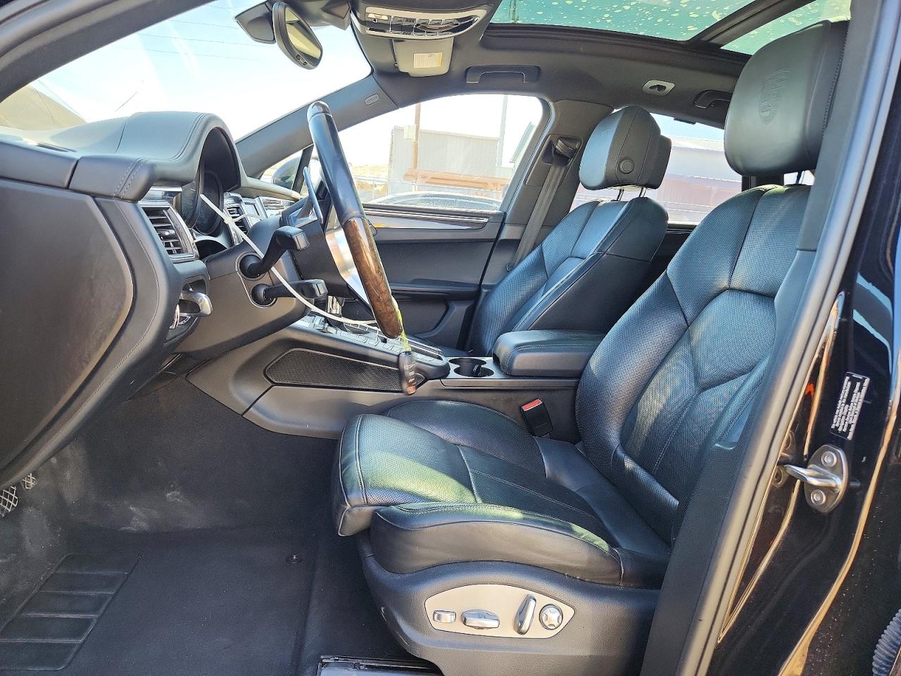 2015 PORSCHE MACAN — ?