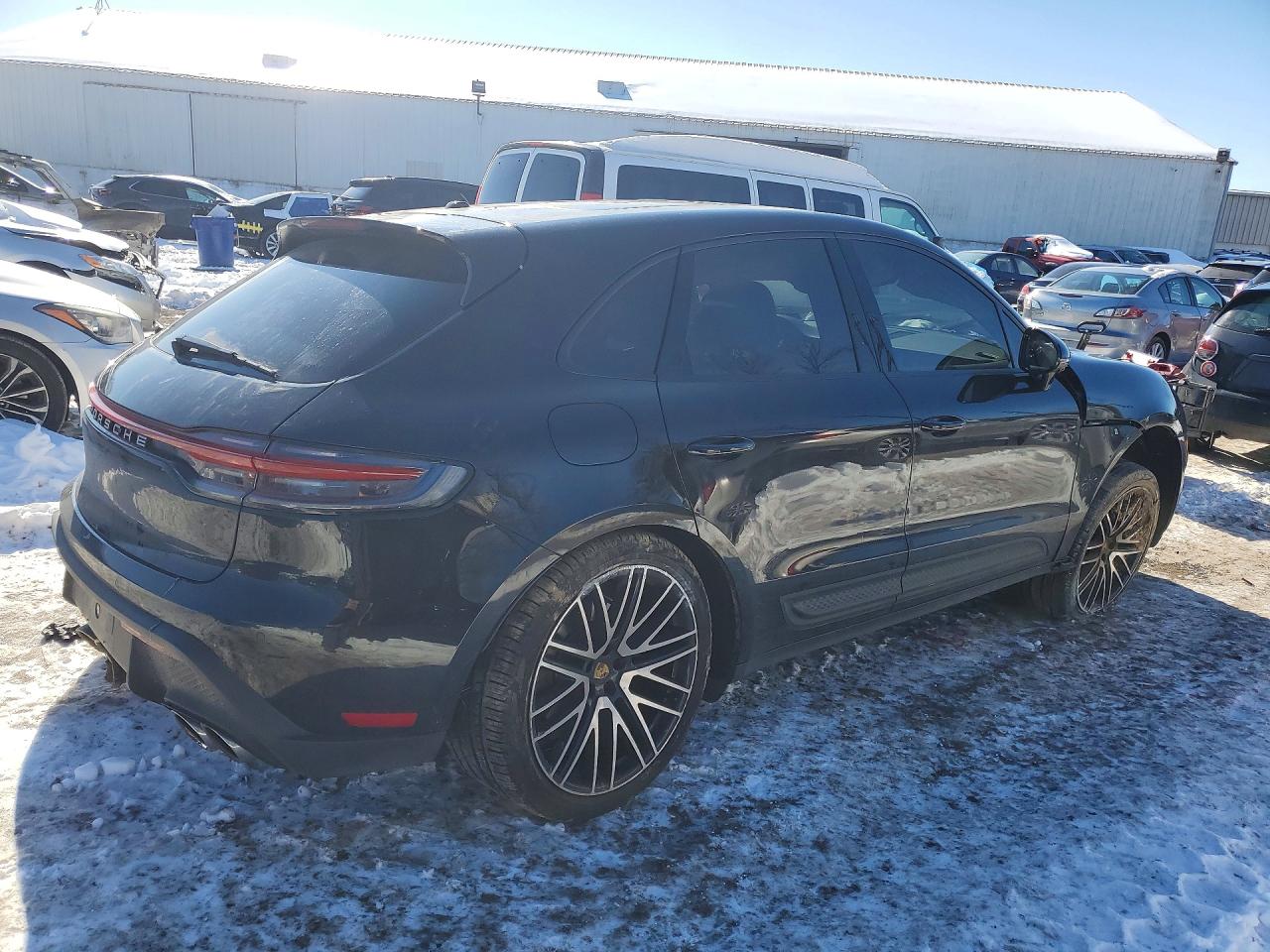 2025 PORSCHE MACAN