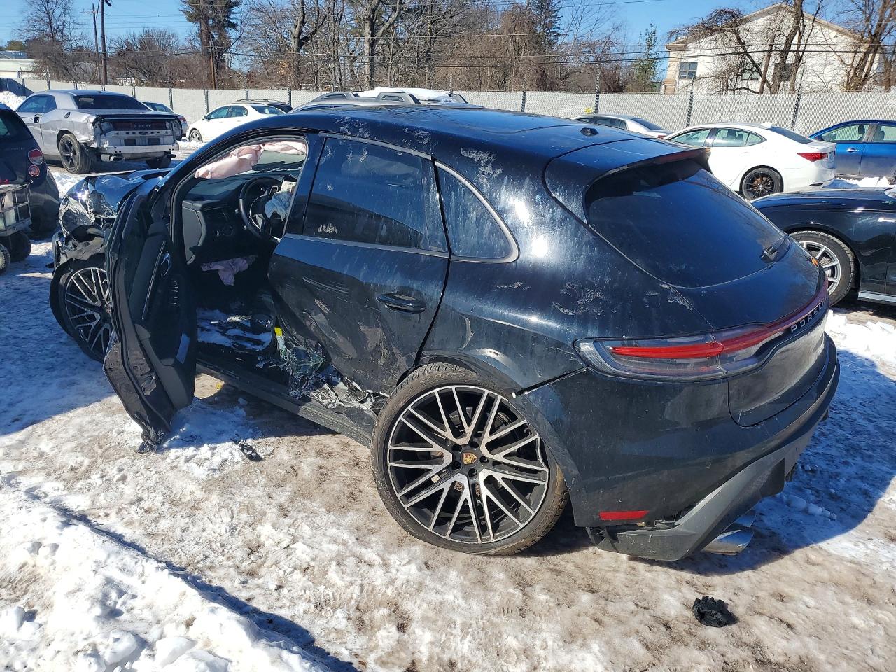 2025 PORSCHE MACAN