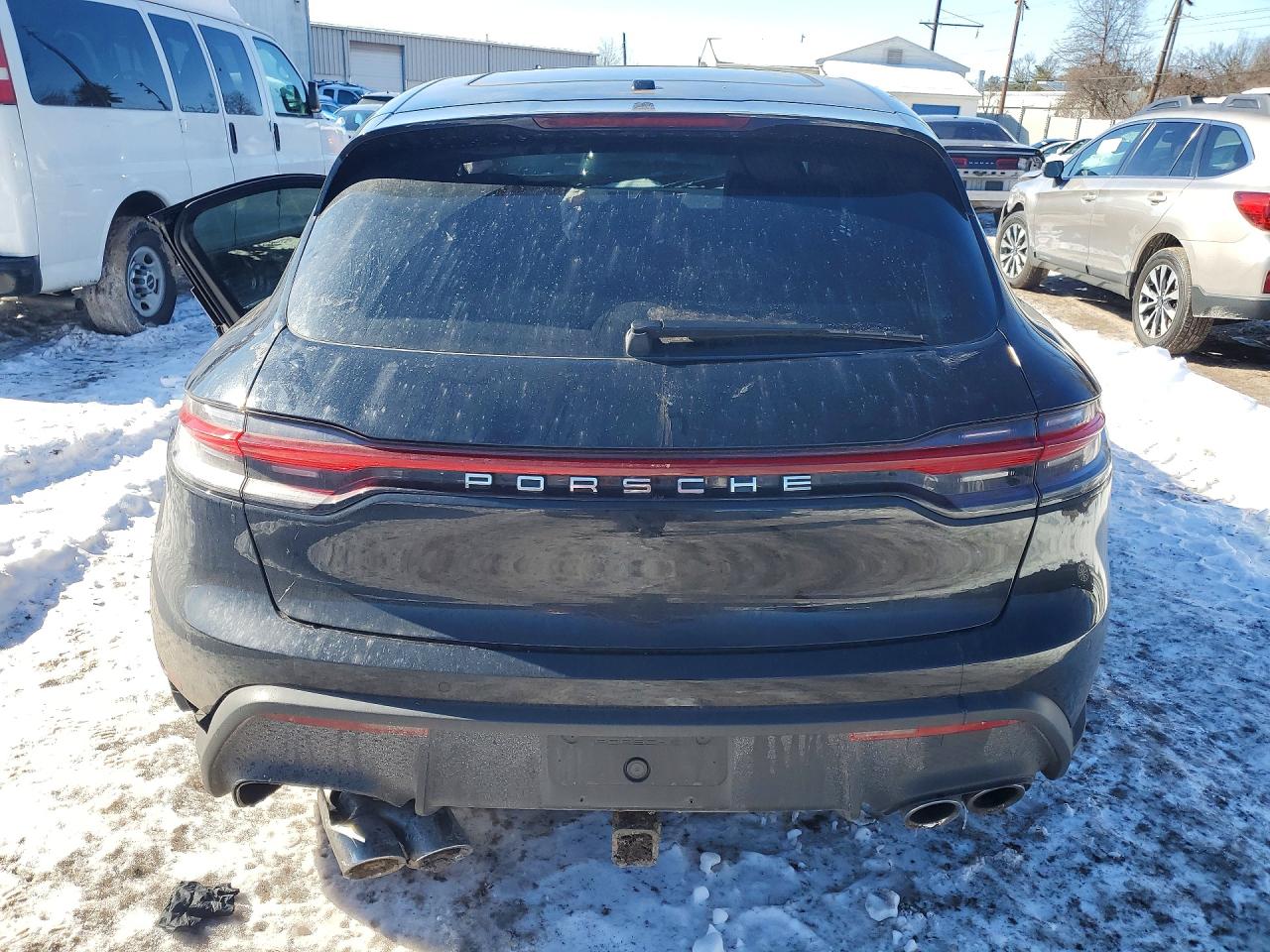 2025 PORSCHE MACAN