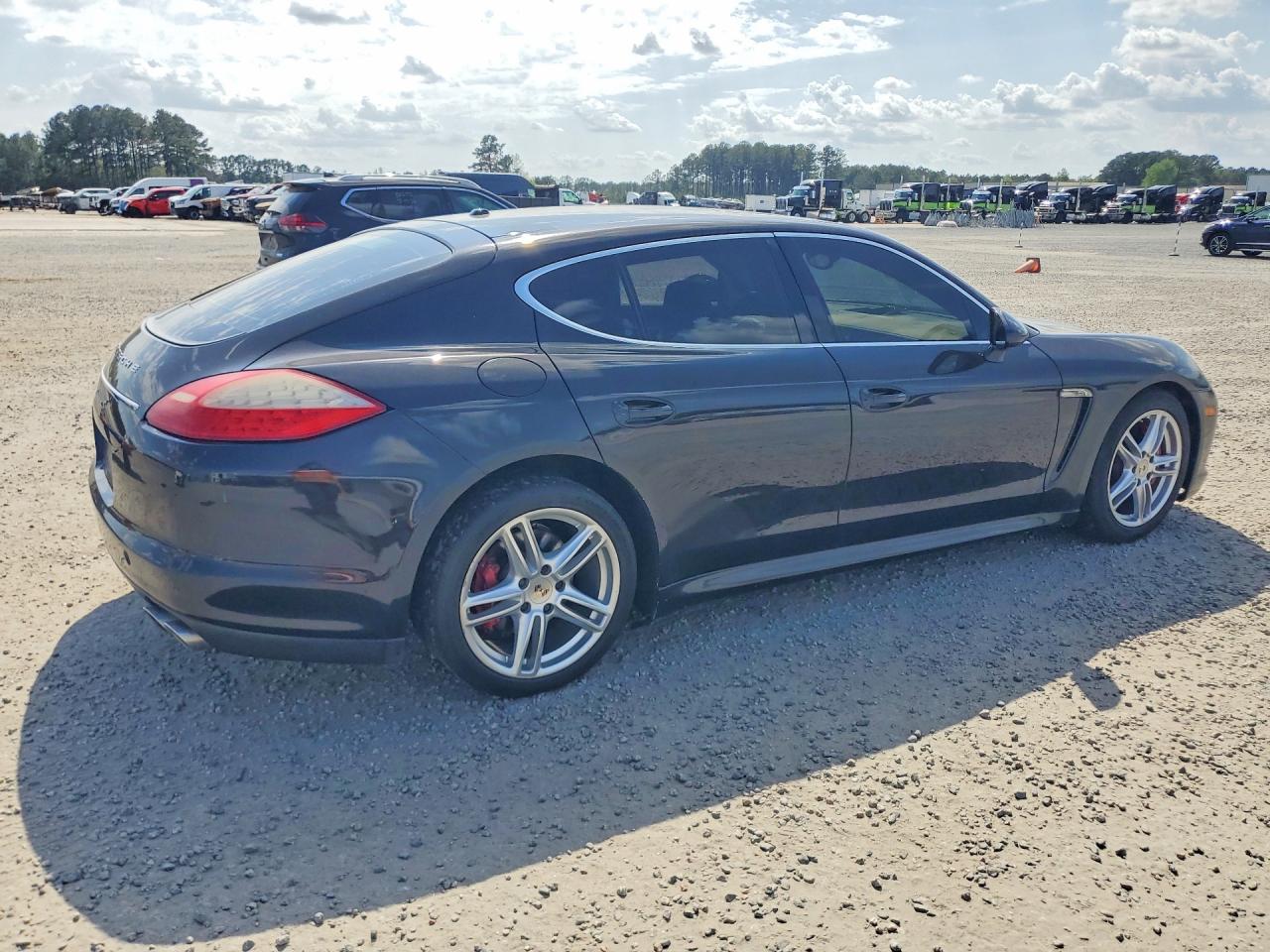 2013 PORSCHE PANAMERA