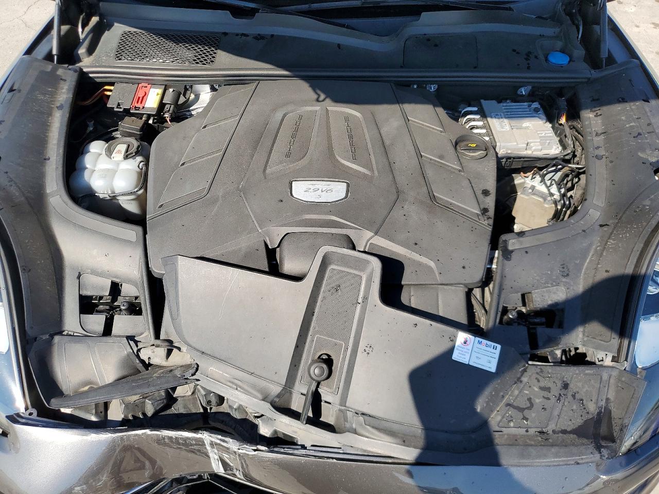 2019 PORSCHE CAYENNE