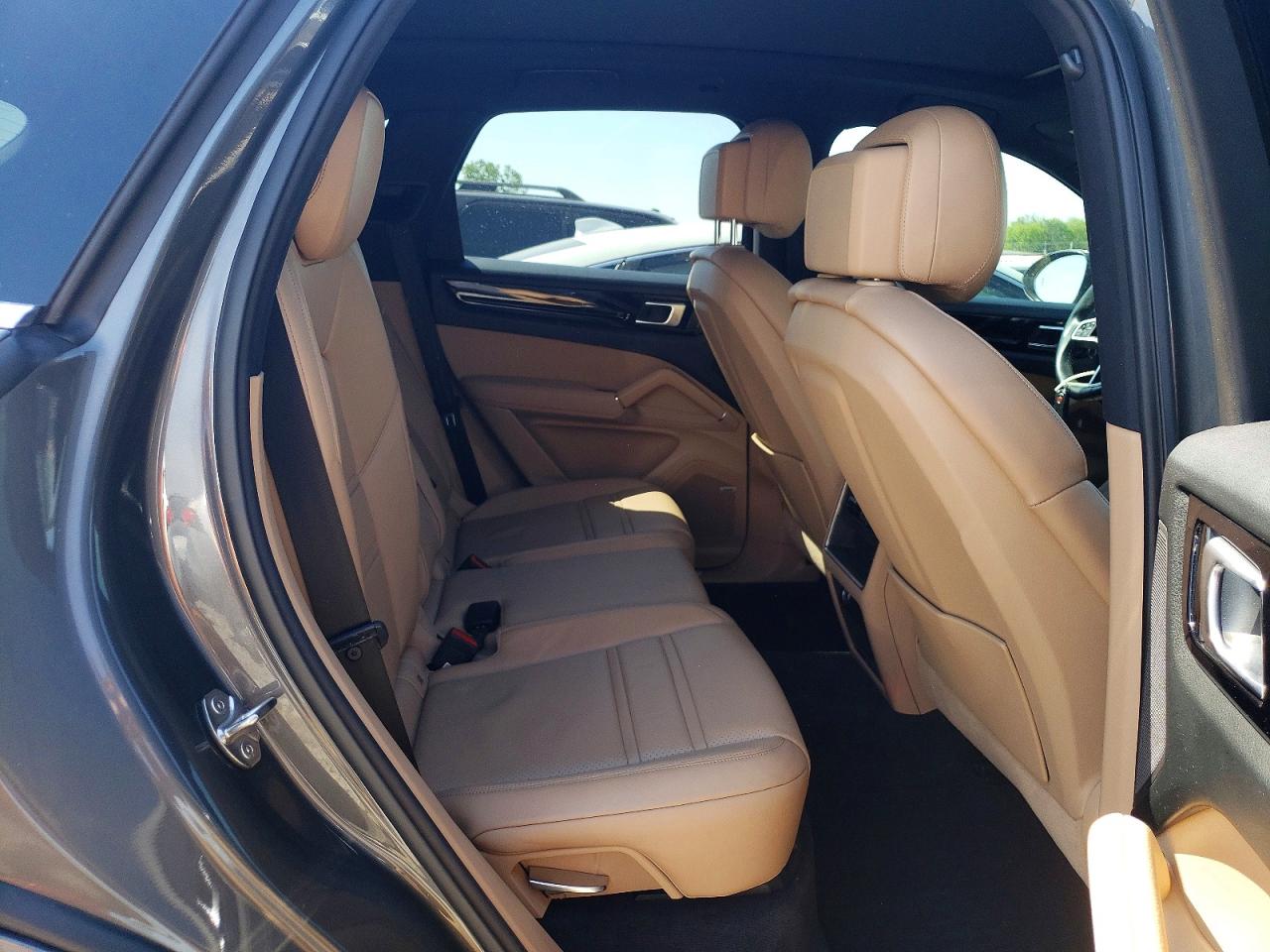2019 PORSCHE CAYENNE