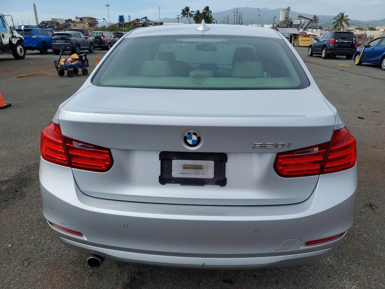 2015 BMW 320