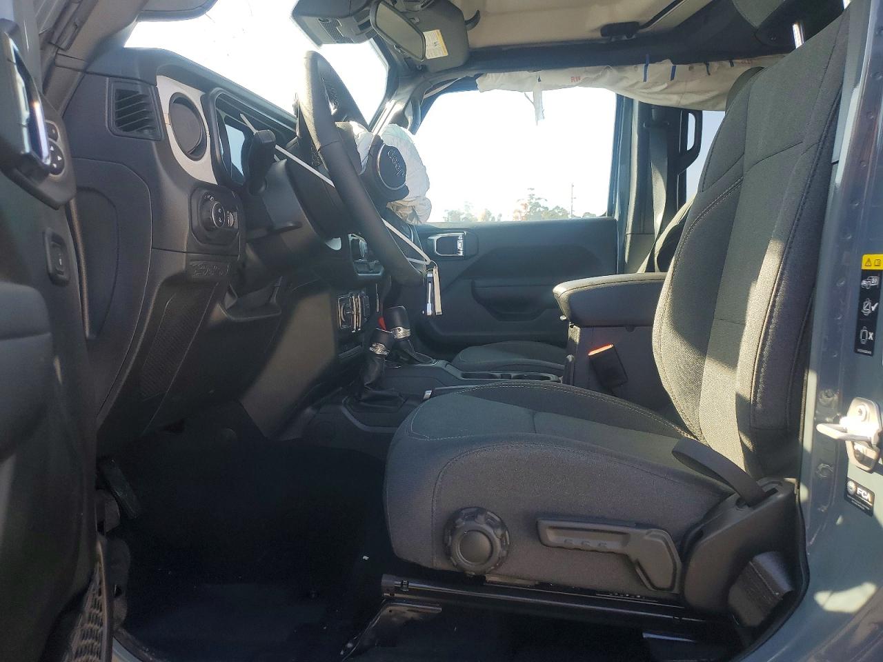 2025 JEEP GLADIATOR