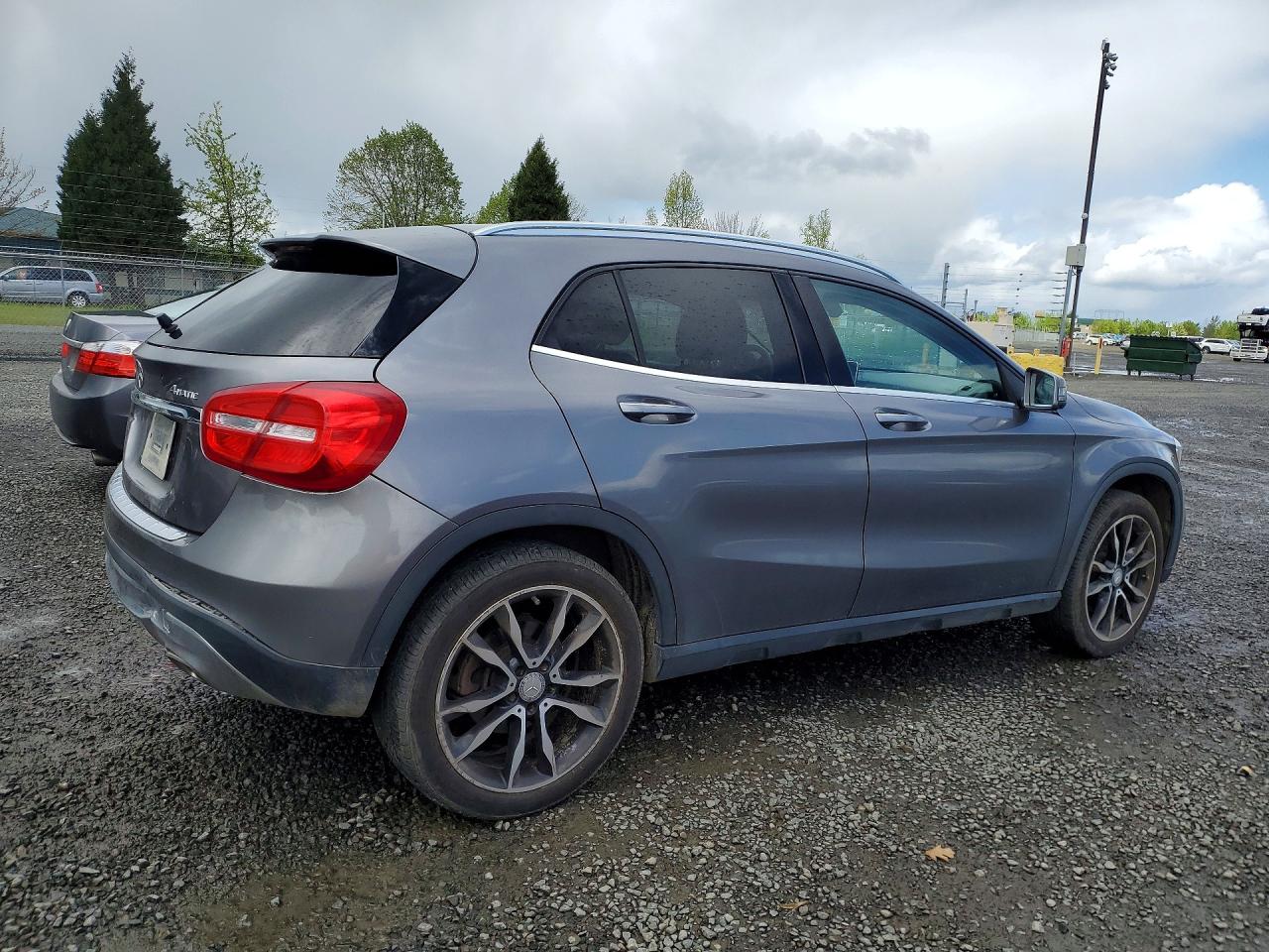 2016 MERCEDES-BENZ GLA