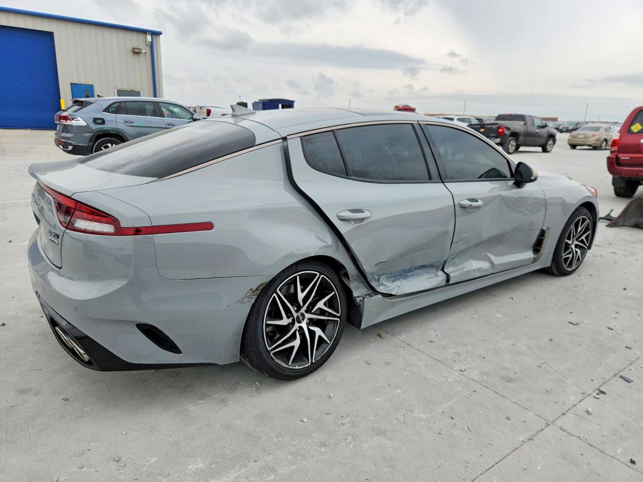 2022 KIA STINGER