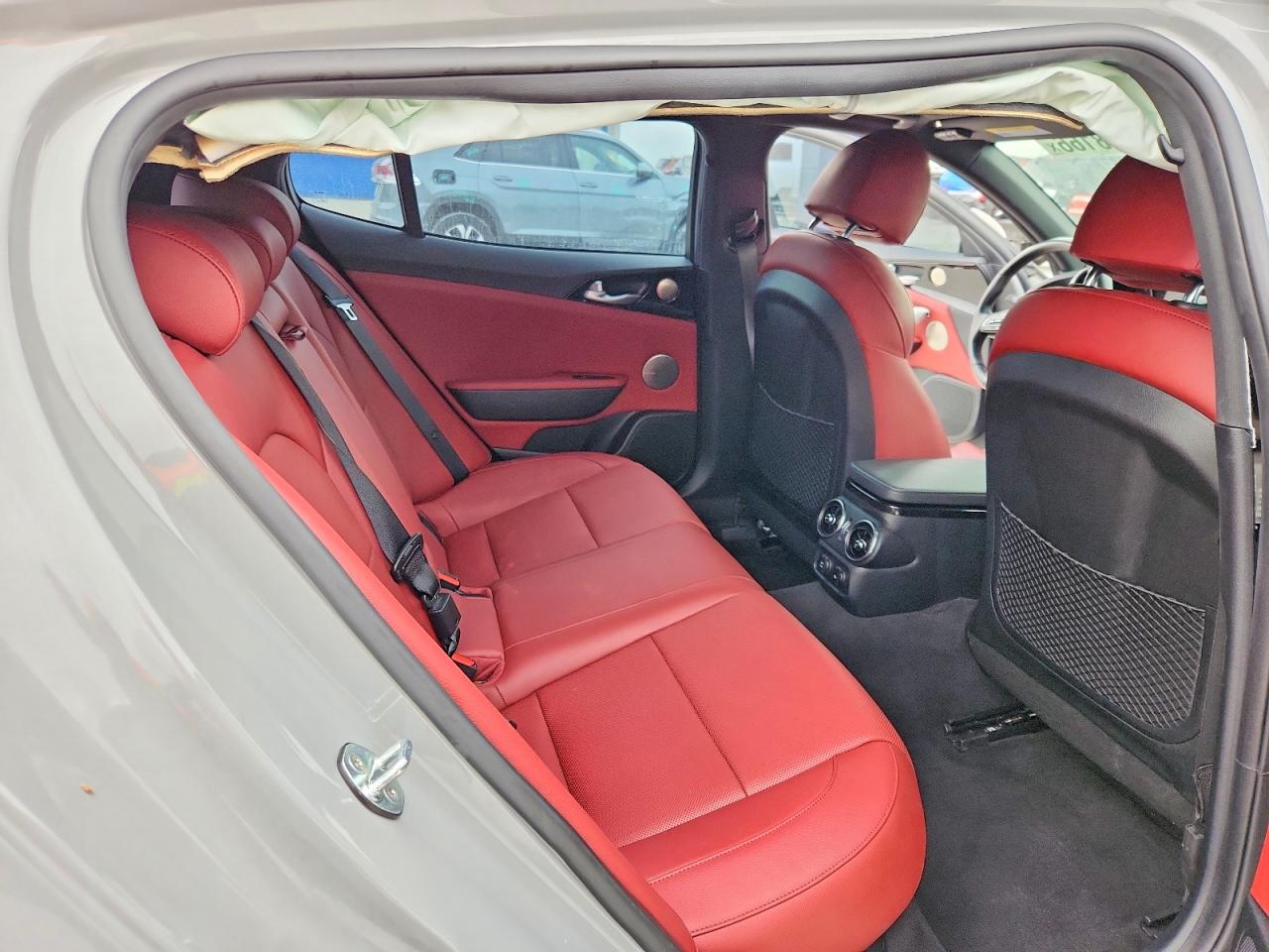 2022 KIA STINGER