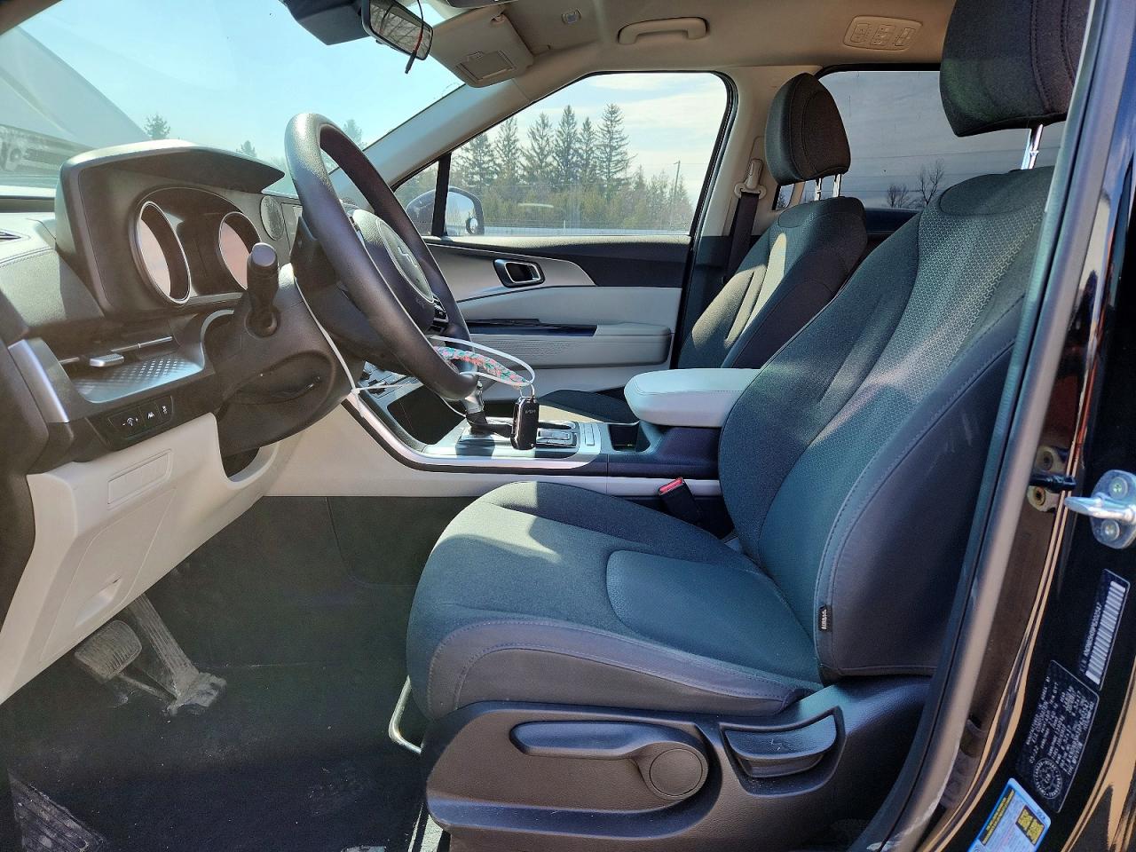 2023 KIA CARNIVAL LX