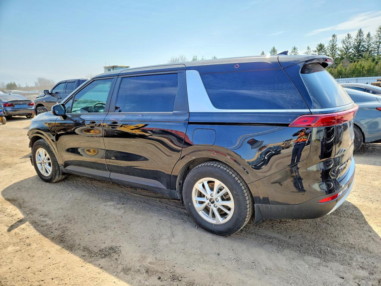 2023 KIA CARNIVAL LX