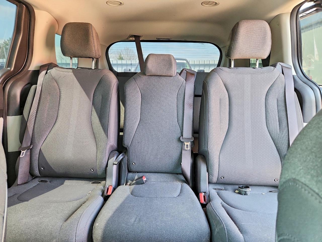 2023 KIA CARNIVAL LX