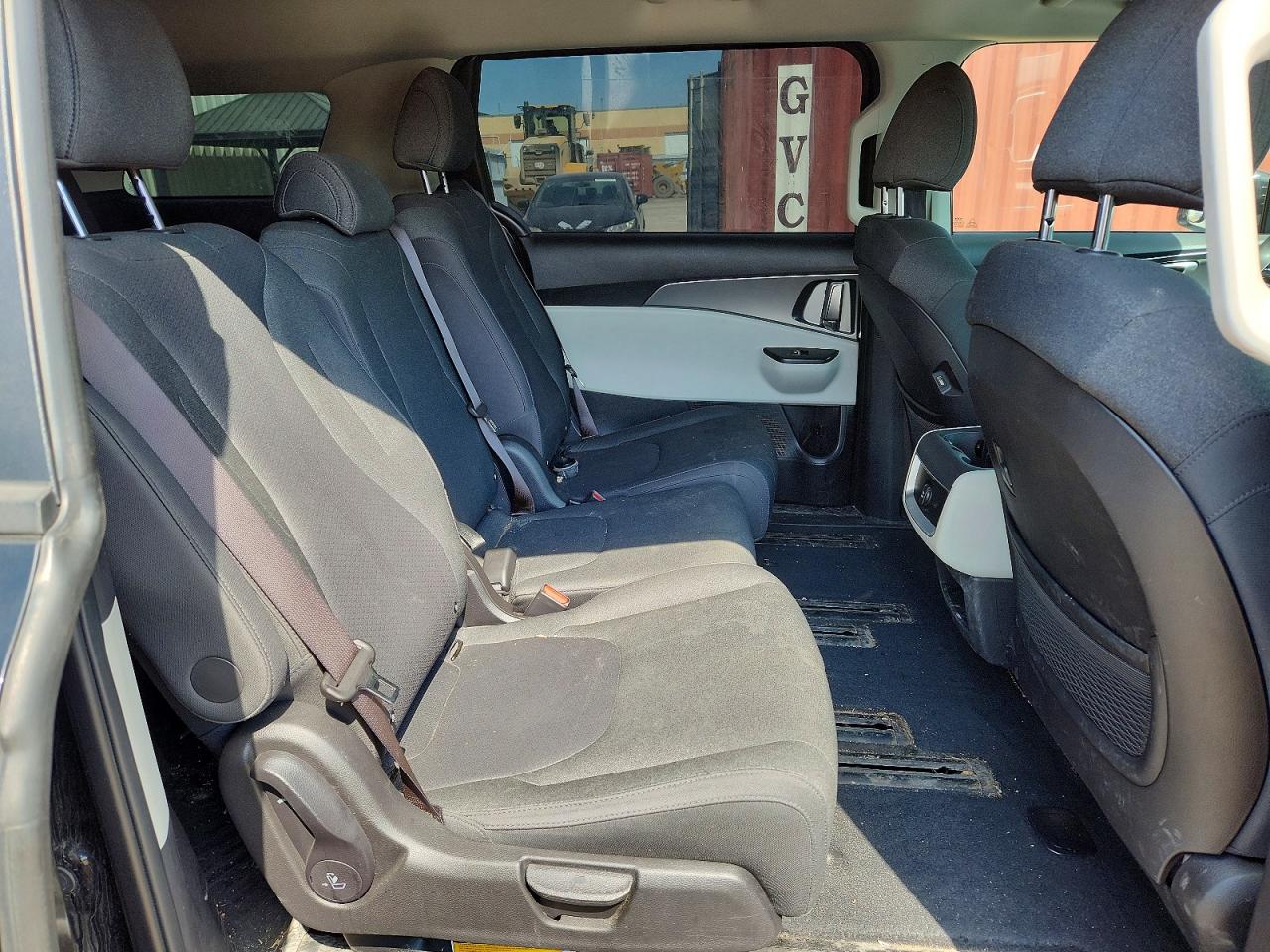 2023 KIA CARNIVAL LX