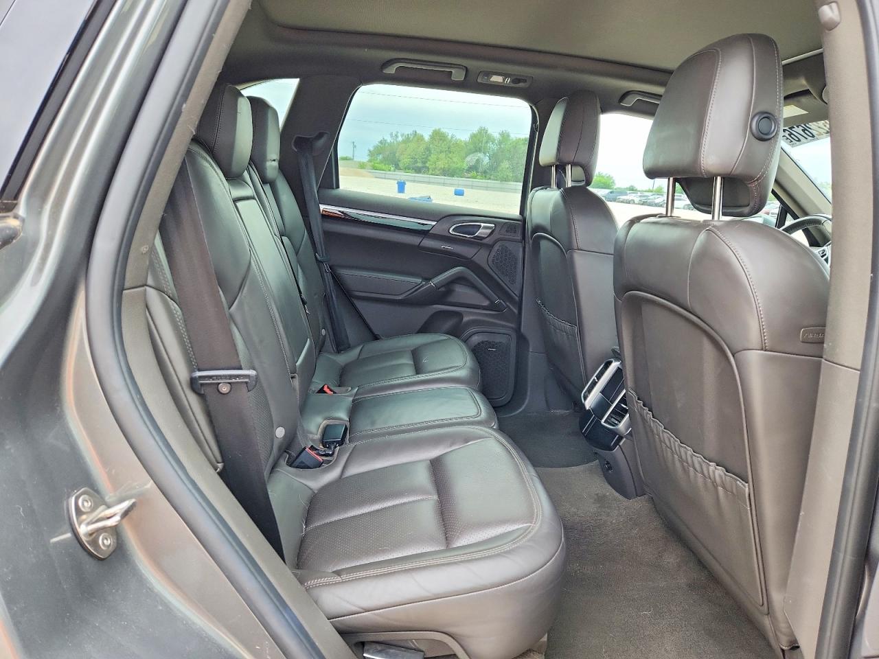 2016 PORSCHE CAYENNE