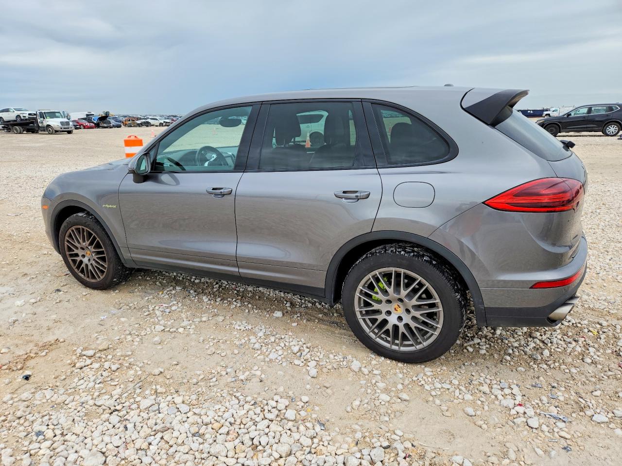 2016 PORSCHE CAYENNE