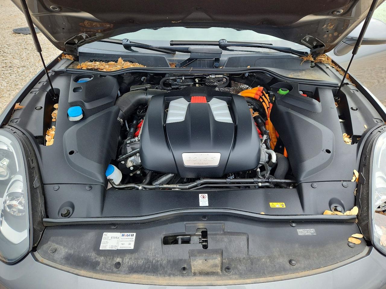 2016 PORSCHE CAYENNE