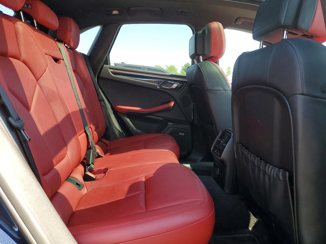 2020 PORSCHE MACAN