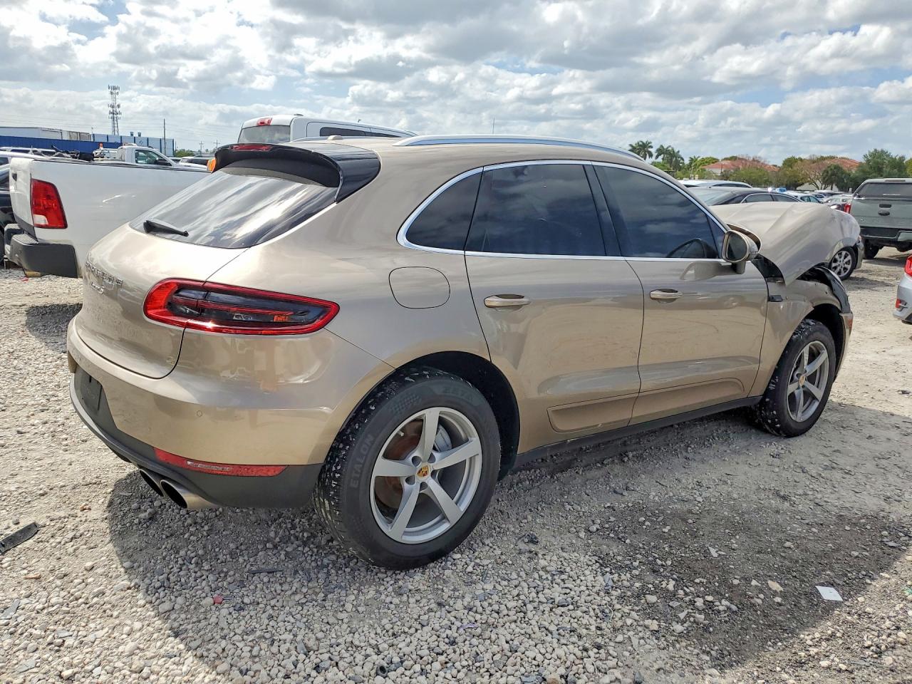 2018 PORSCHE MACAN