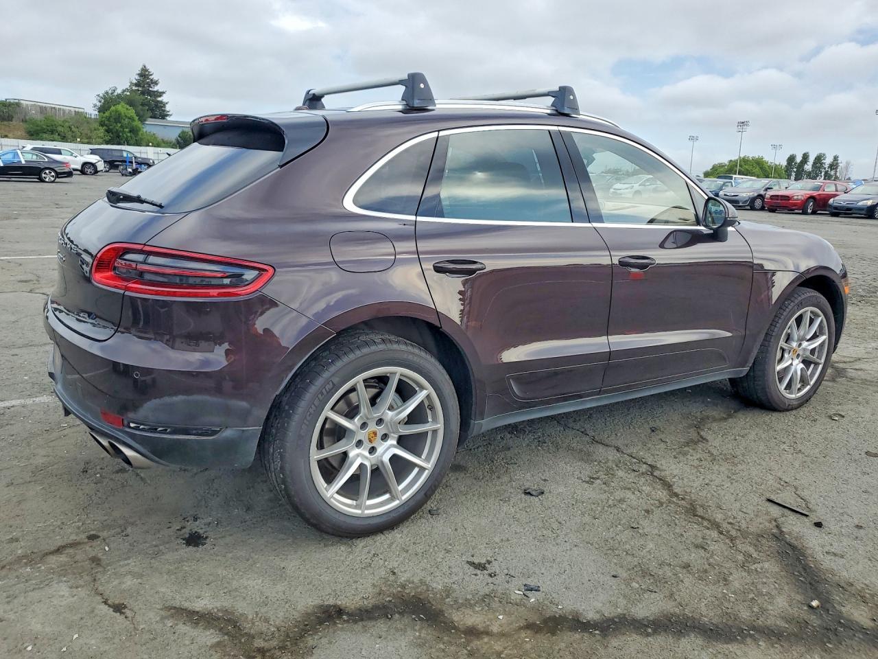 2017 PORSCHE MACAN — ?
