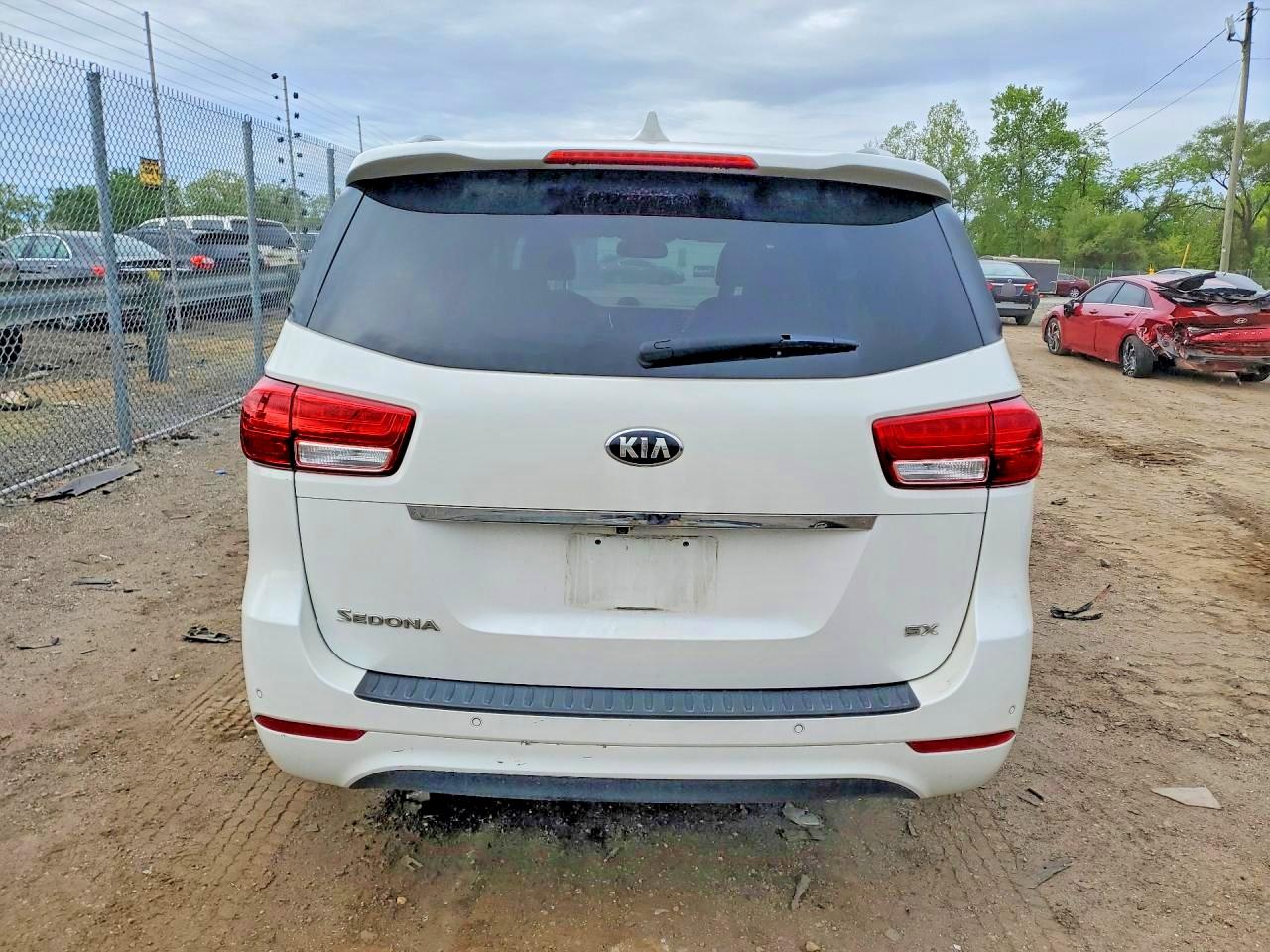 2016 KIA SEDONA