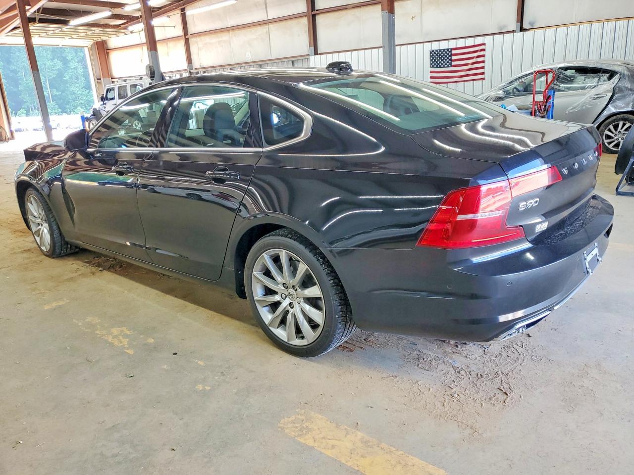 2017 VOLVO S90