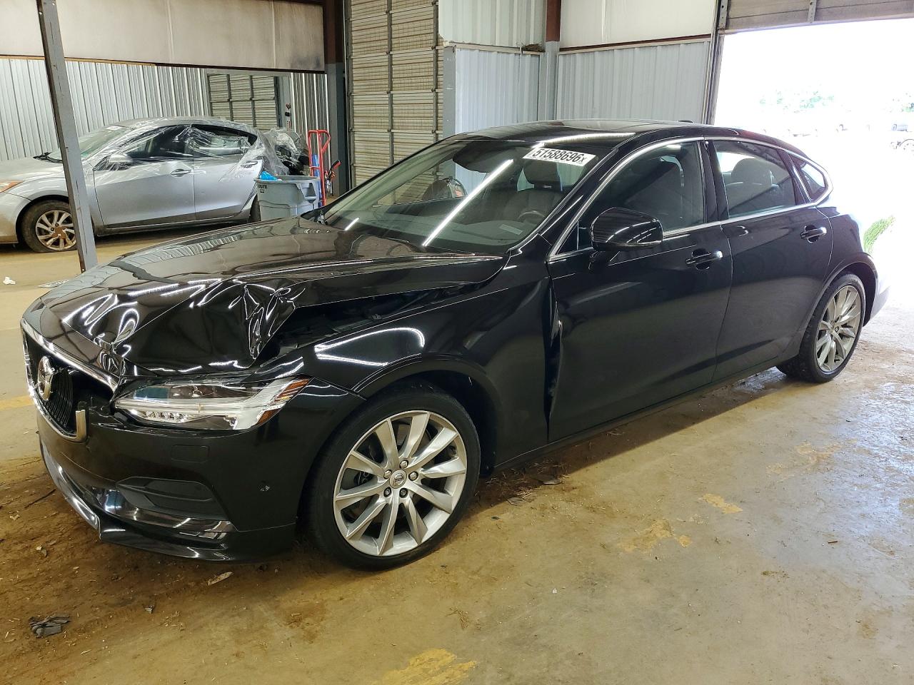 2017 VOLVO S90