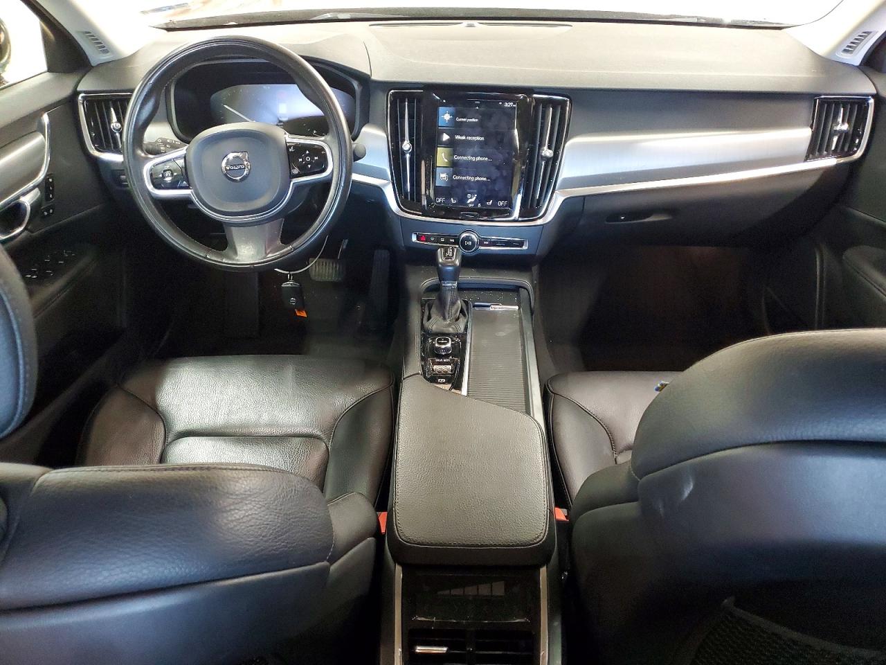 2017 VOLVO S90