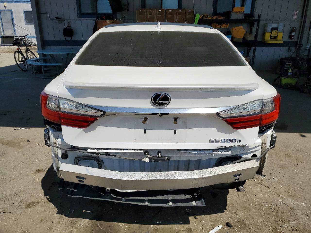 2016 LEXUS ES