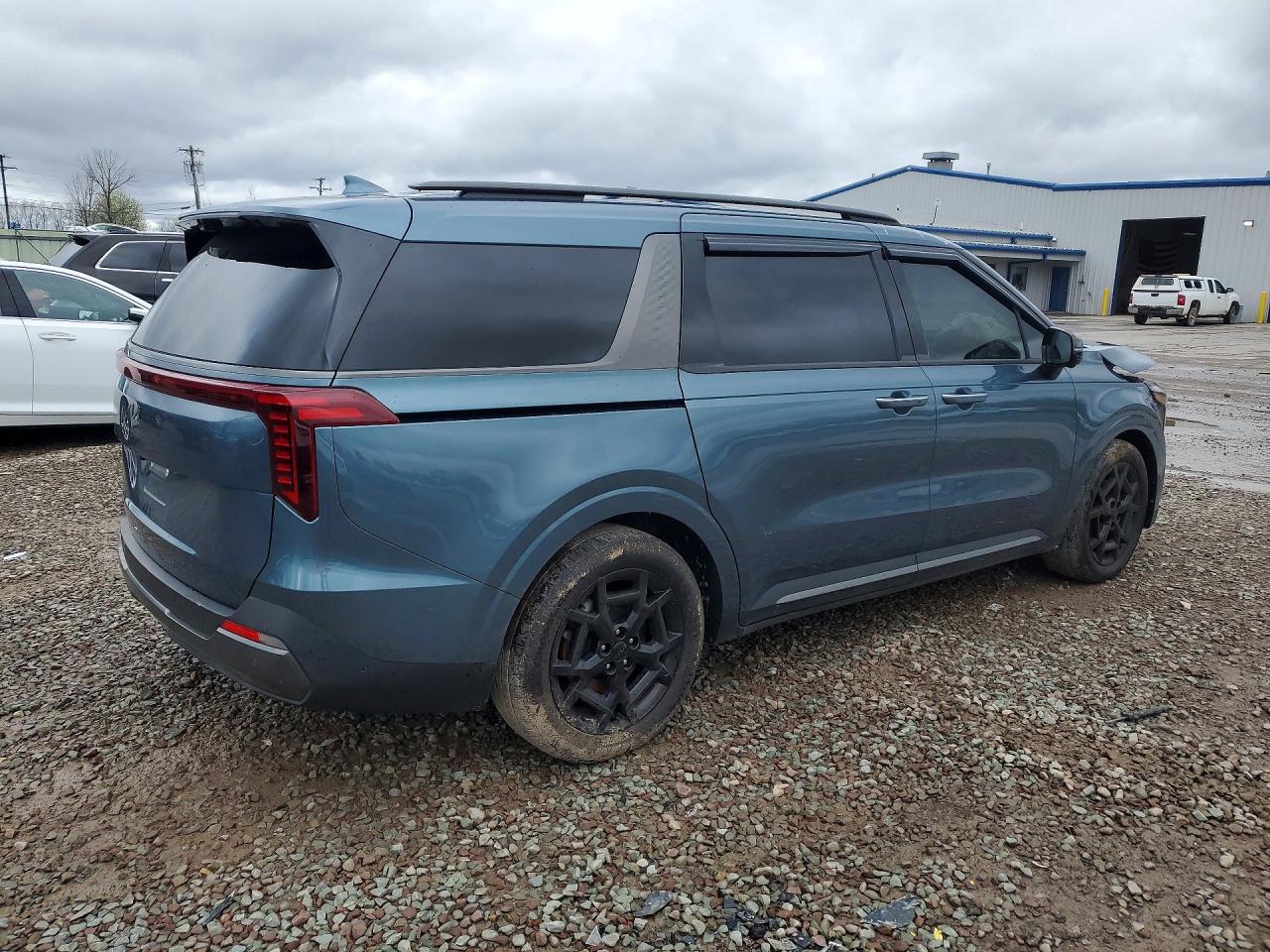 2025 KIA CARNIVAL — ?