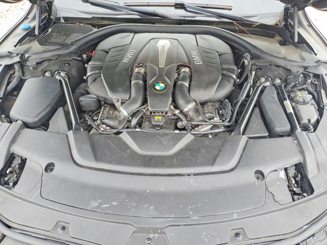 2016 BMW 750