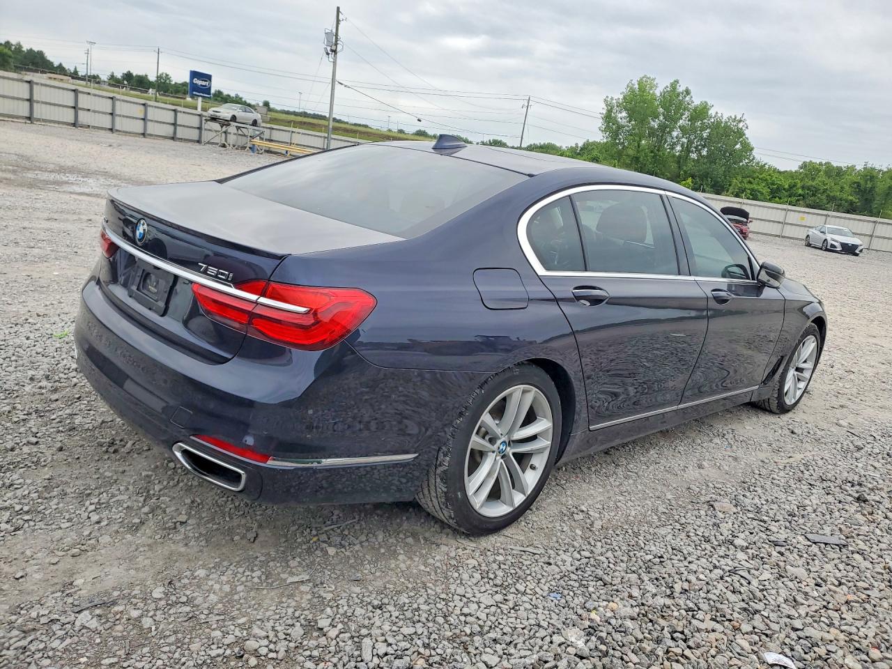 2016 BMW 750