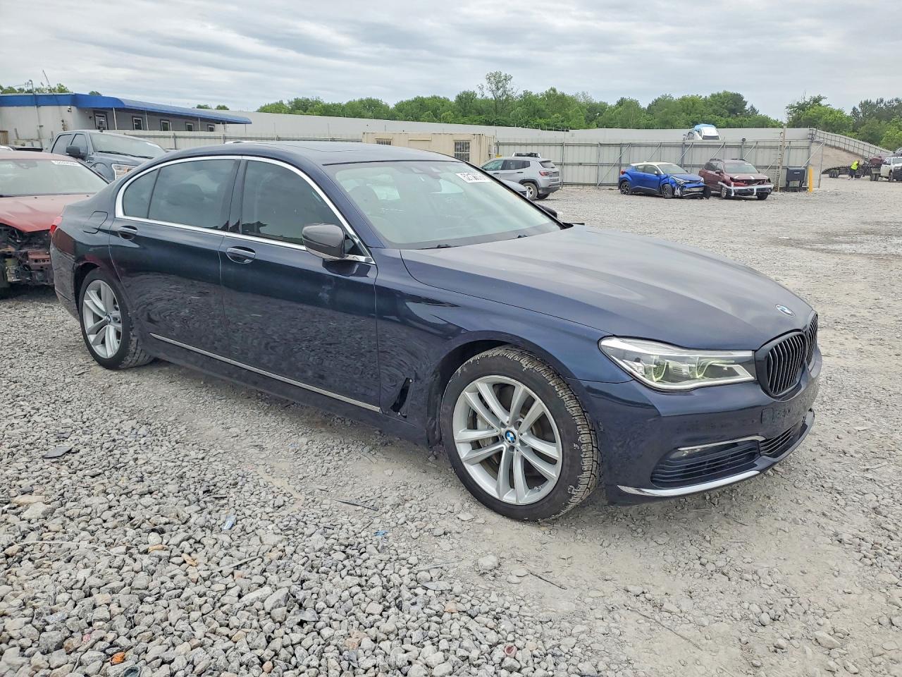 2016 BMW 750