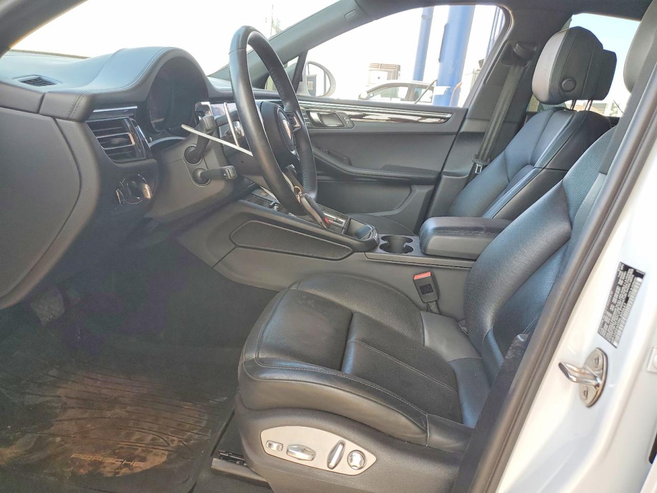 2022 PORSCHE MACAN