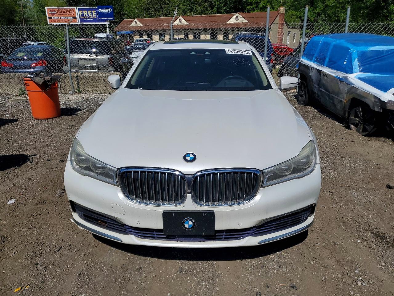 2016 BMW 750