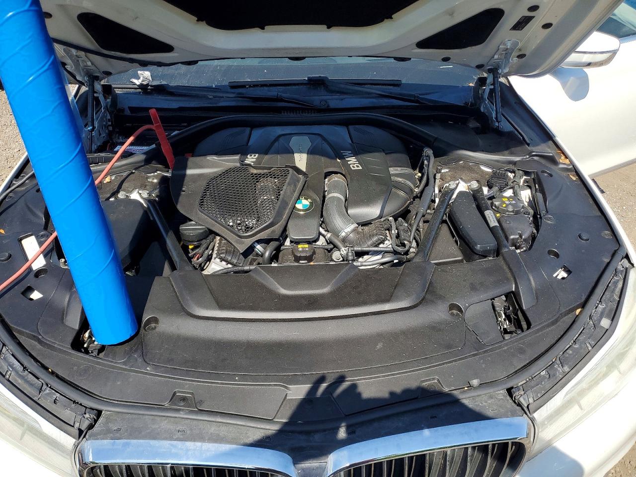 2016 BMW 750
