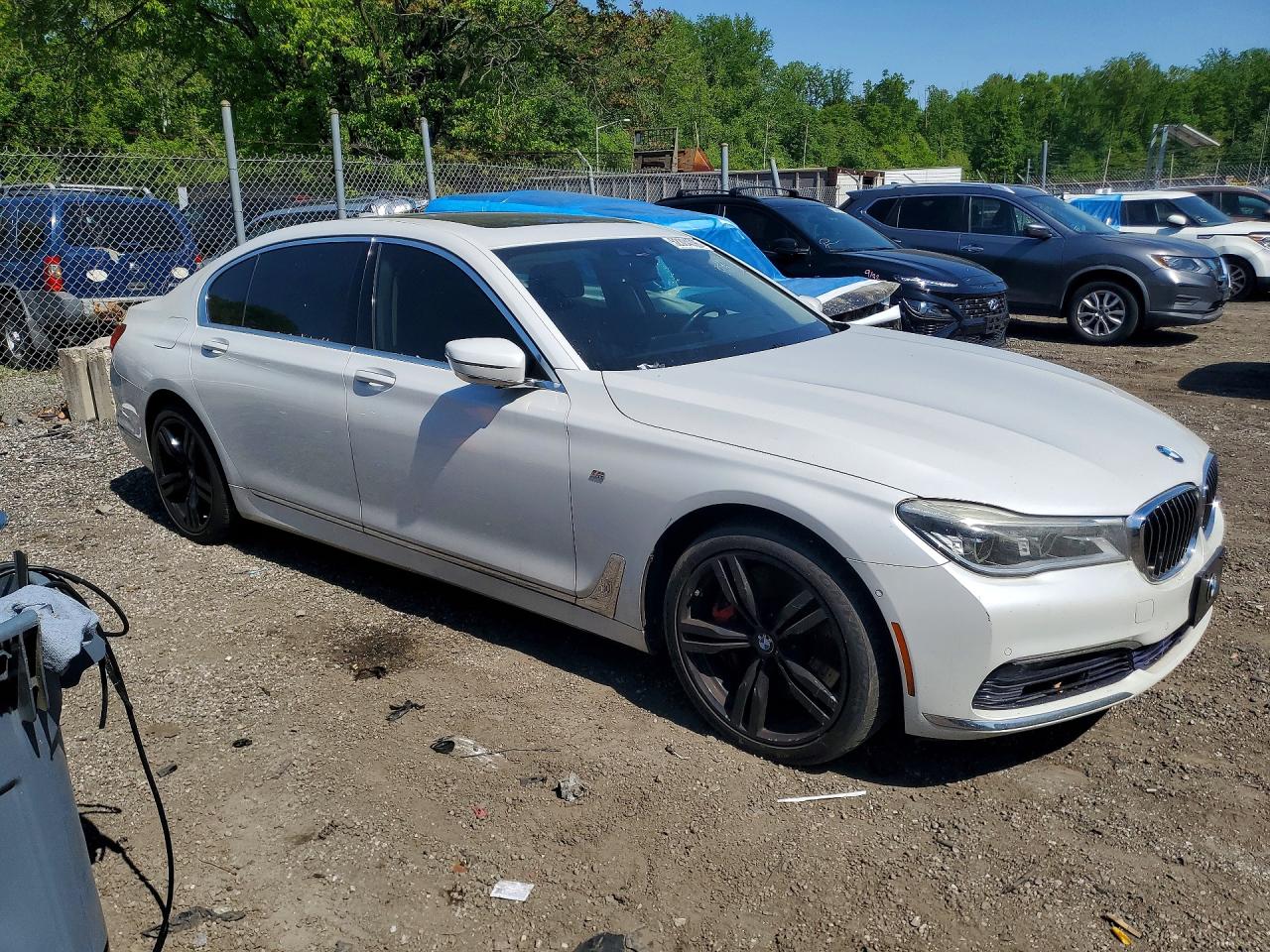 2016 BMW 750
