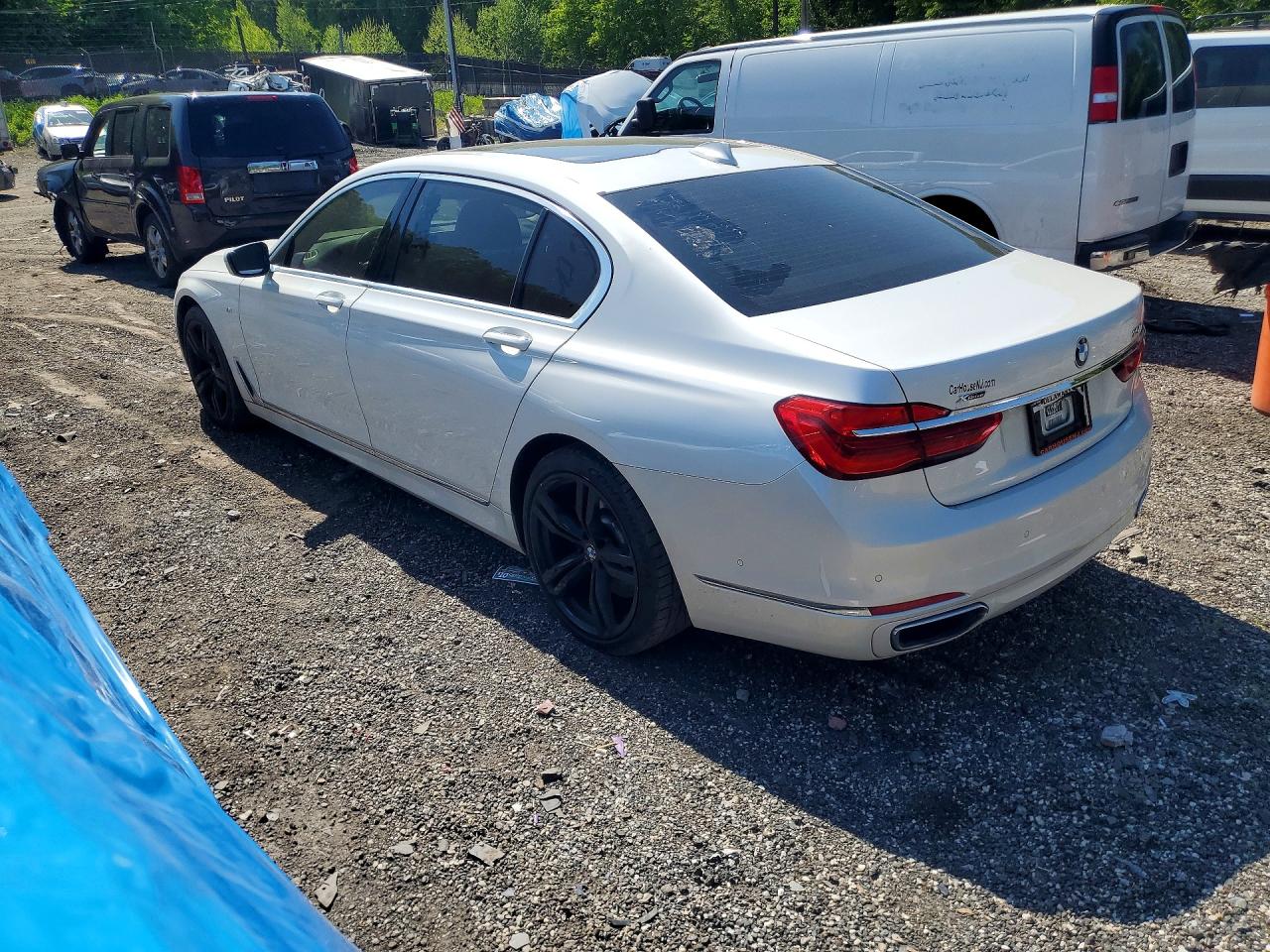 2016 BMW 750