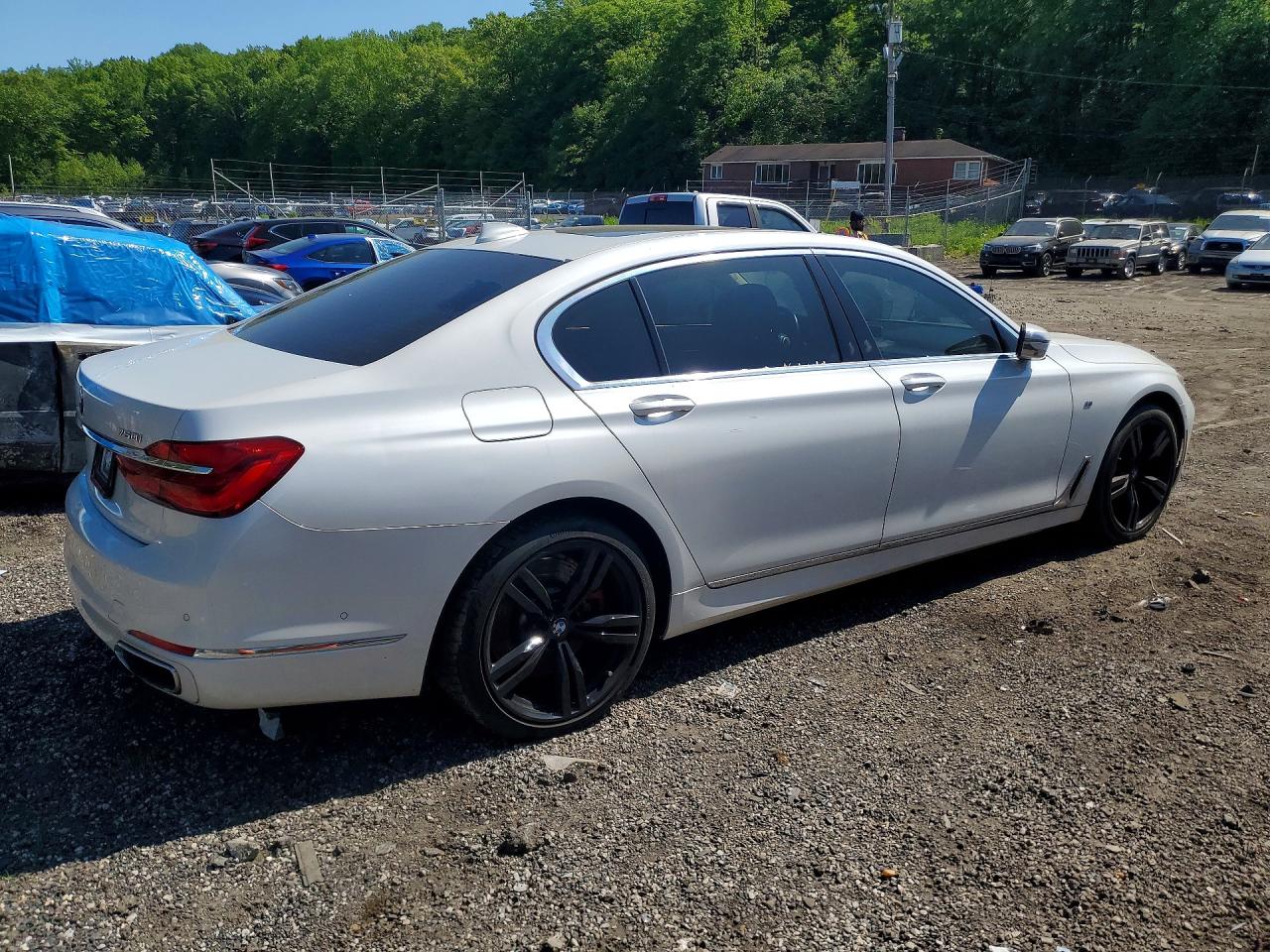 2016 BMW 750