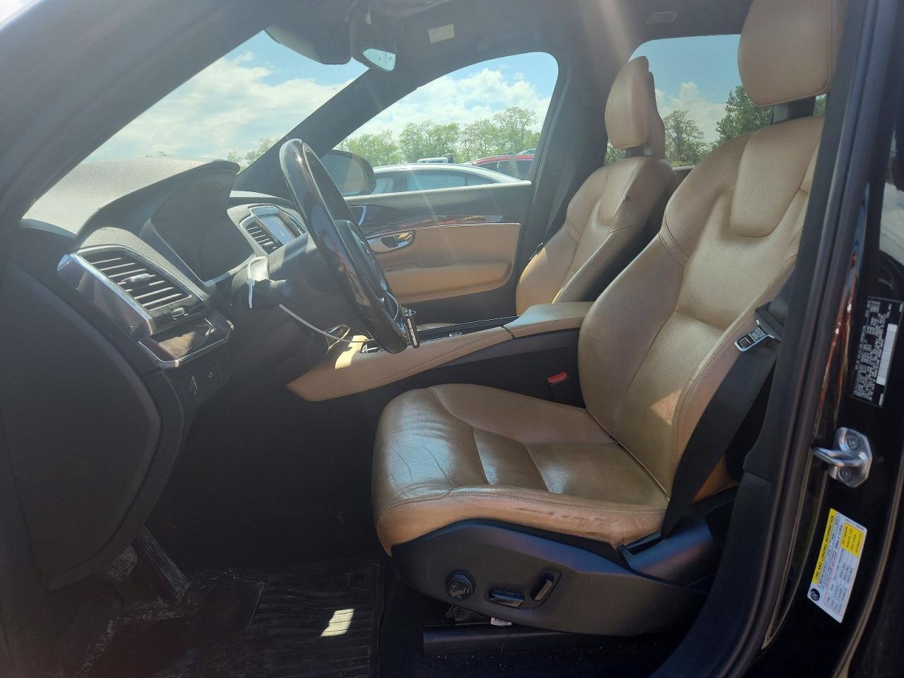 2016 VOLVO XC90