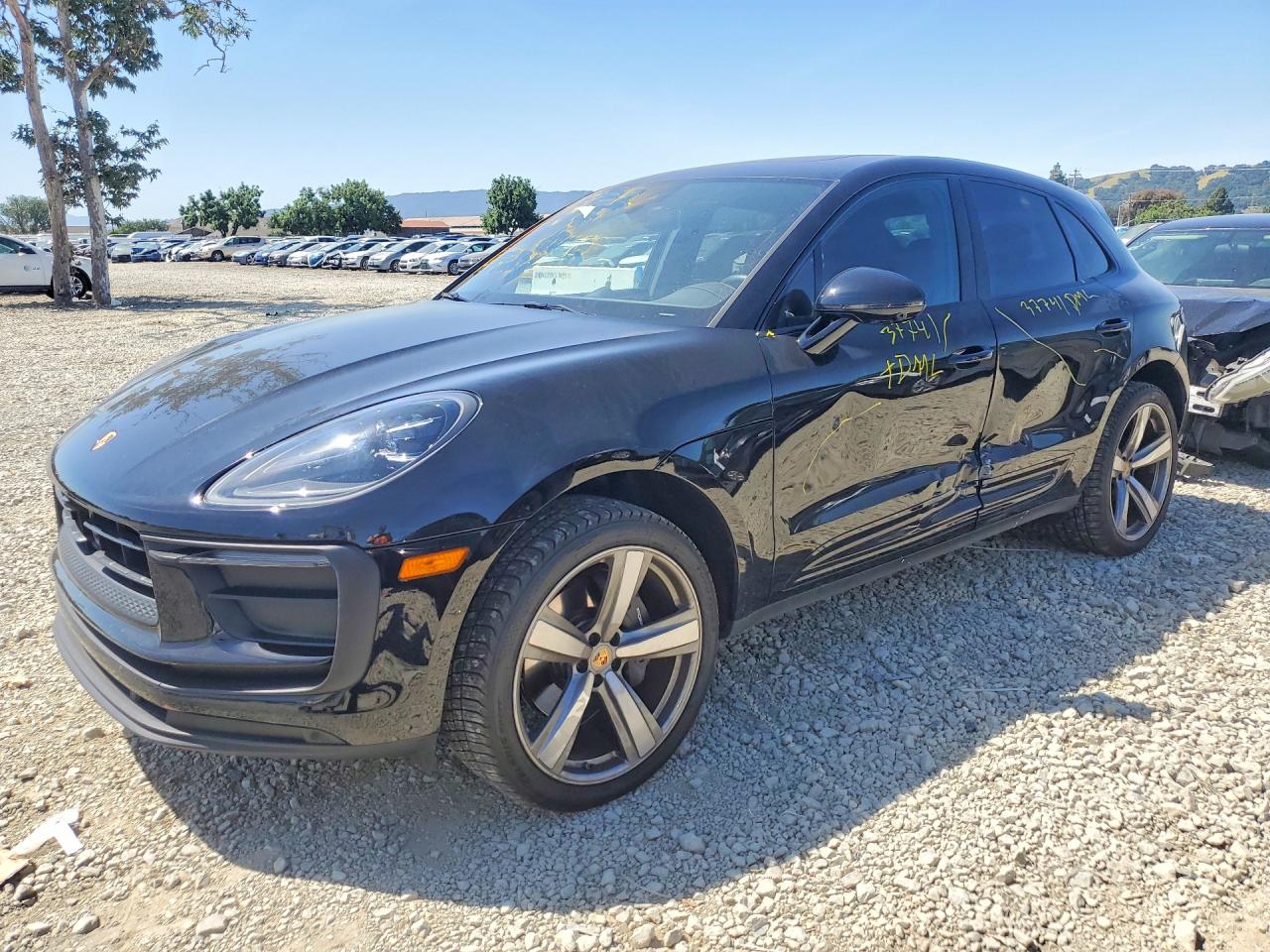2025 PORSCHE MACAN