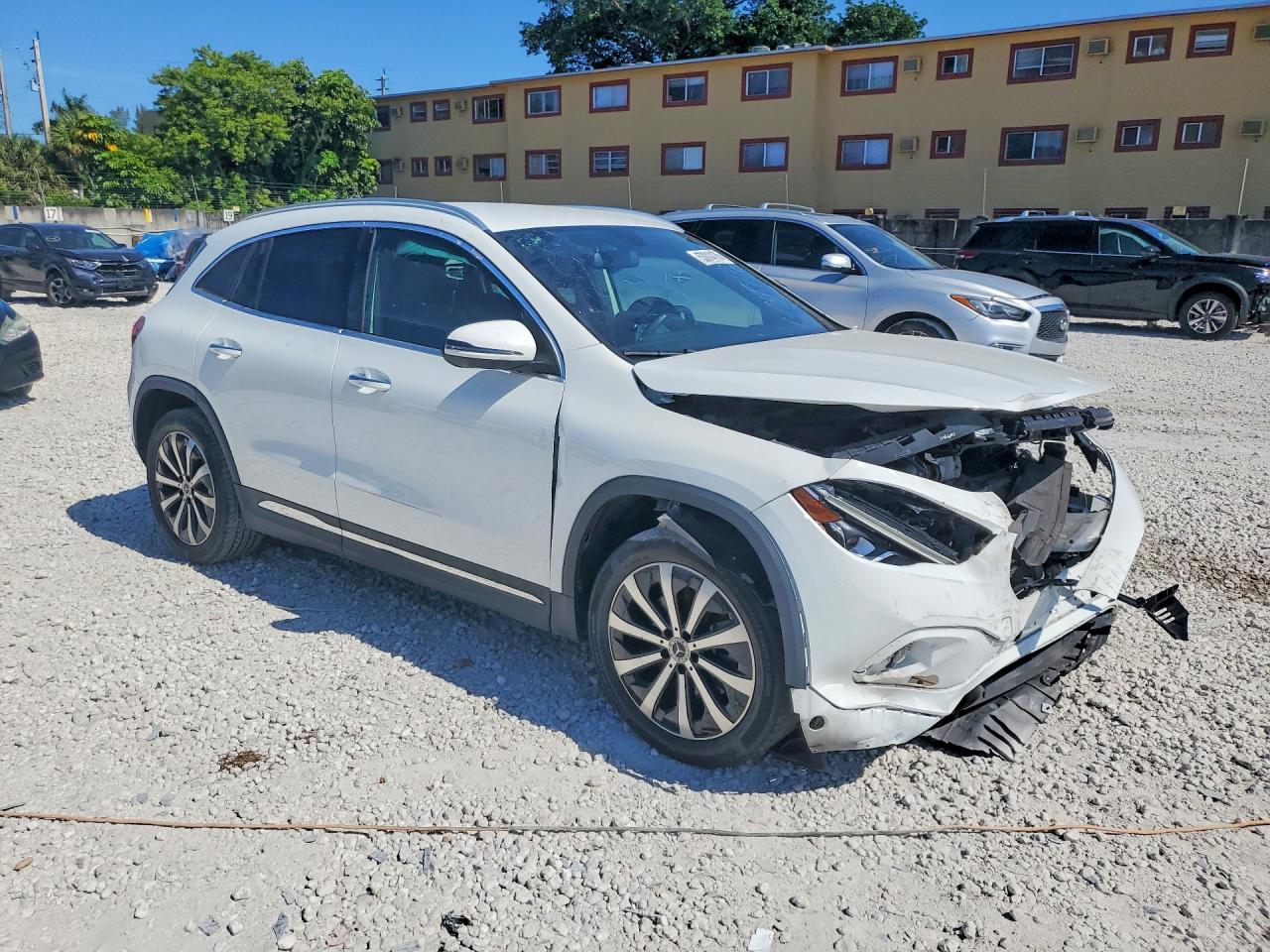 2021 MERCEDES-BENZ GLA