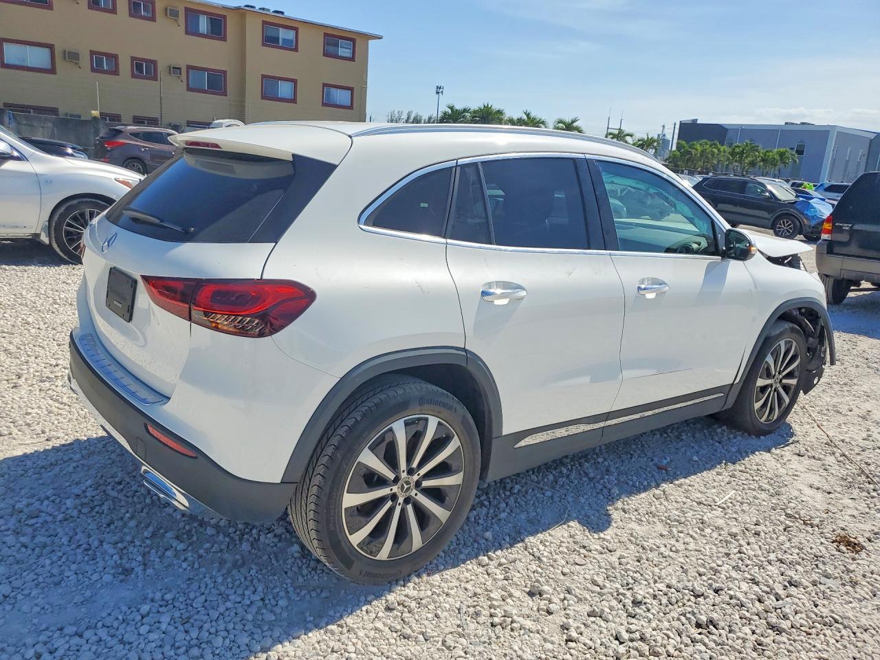 2021 MERCEDES-BENZ GLA