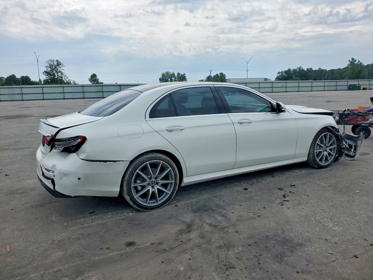 2022 MERCEDES-BENZ E