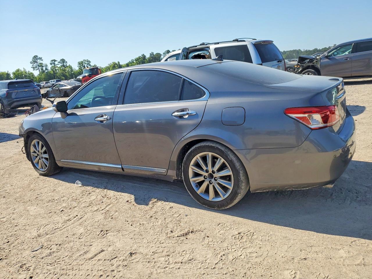 2012 LEXUS GSV40L ES — ?