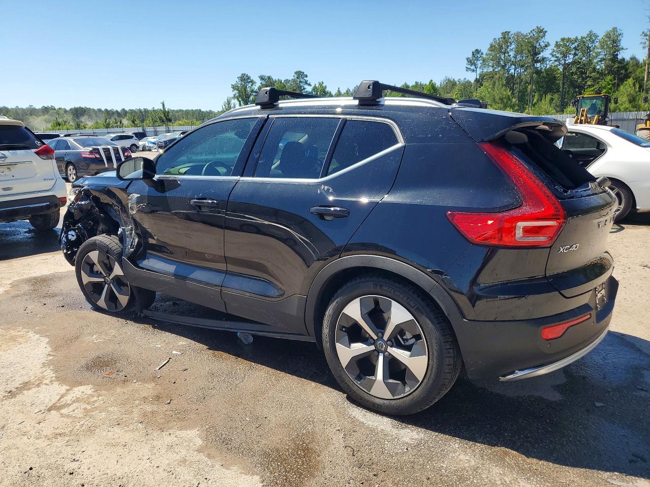 2025 VOLVO XC40