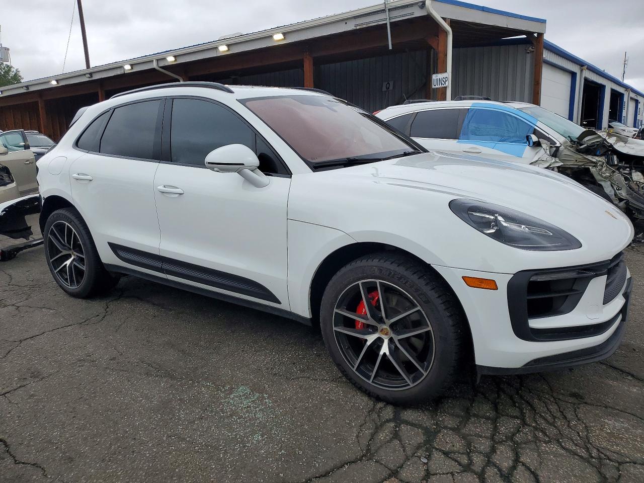 2023 PORSCHE MACAN