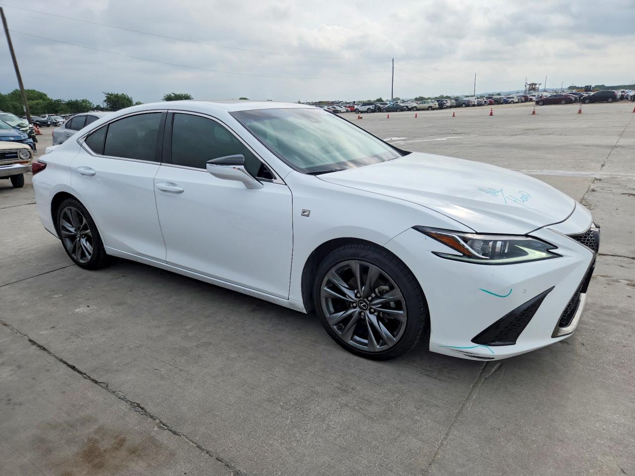 2019 LEXUS ES