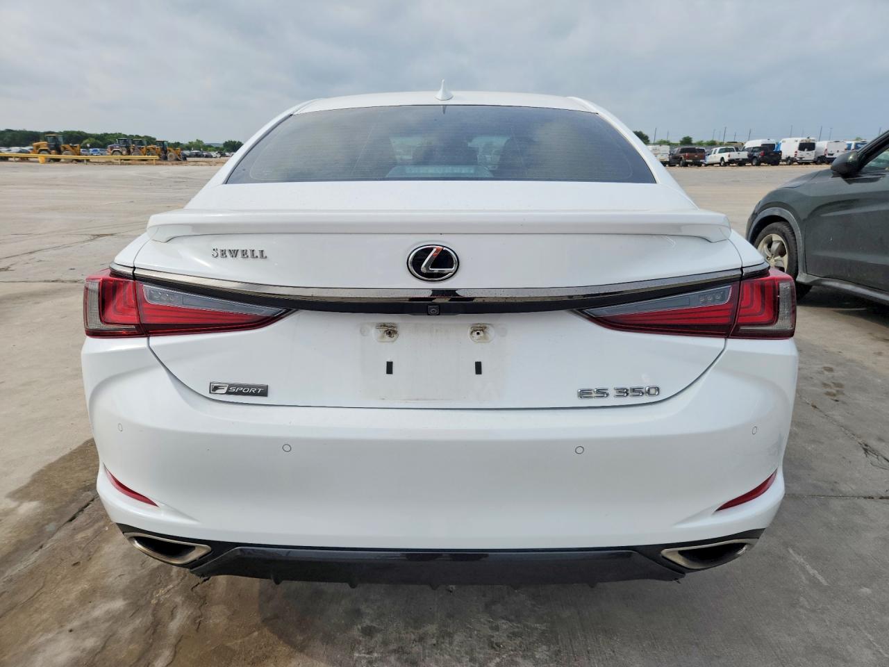 2019 LEXUS ES
