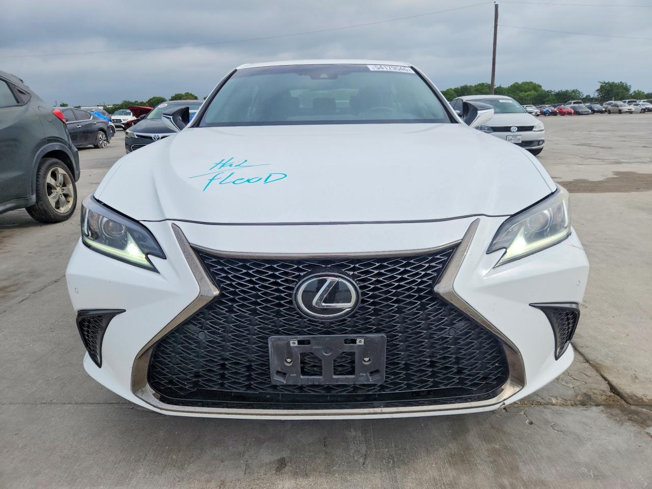 2019 LEXUS ES
