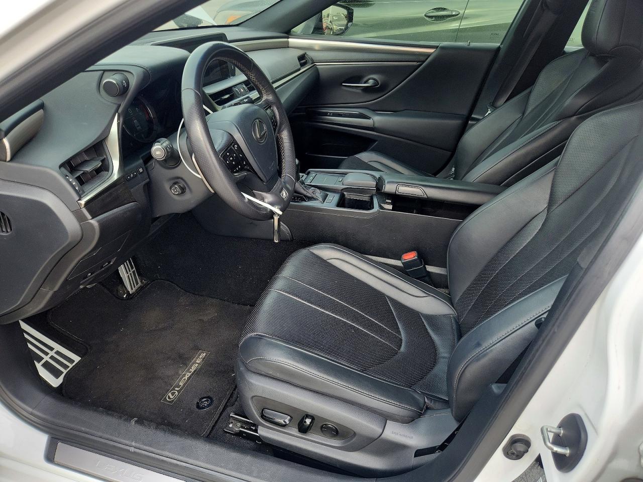 2019 LEXUS ES