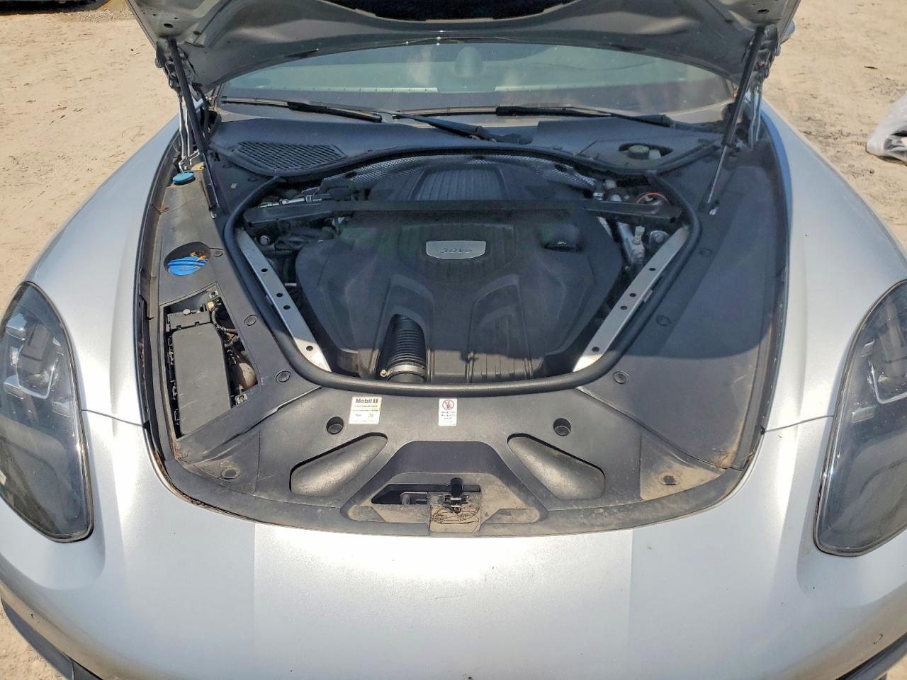 2017 PORSCHE PANAMERA — ?